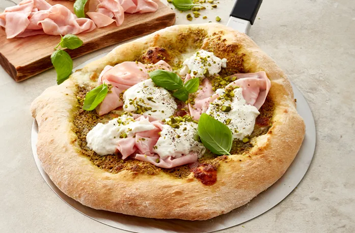 M Essens 1 2024 Side 22 Pizza Mortadella 700X460px