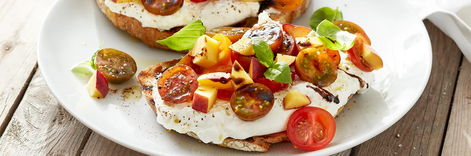 Bruschetta Burrata Cherrytomater Fersken 1568X520px