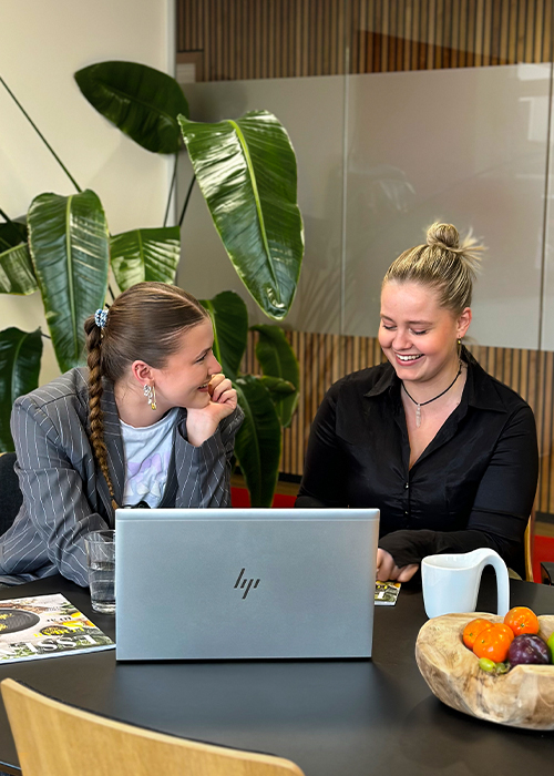 KK Nikoline Og Cecilie Miljoe 500X700px