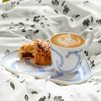 M Essens1 2025 Side 5 Croissant 2 800X800px