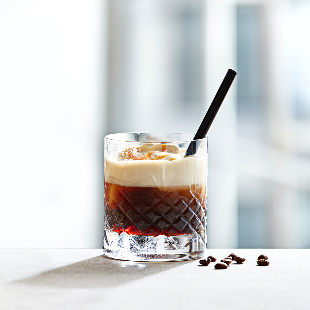 KK ESSENS 1 Iskolde Varme Drikke Saltkaramle Kaffe Top Banner 1568X520px