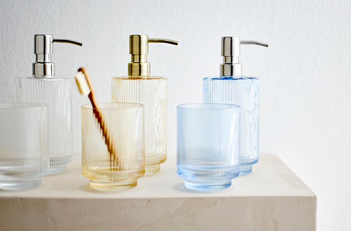 Sæbedispenser Og Tandbørsteholder 700X460