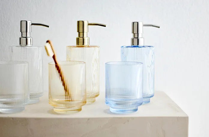 Sæbedispenser Og Tandbørsteholder 700X460