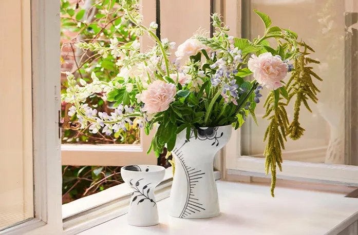 M 5705140745334 1070985 Royal Copenhagen Vase Sort Mega Riflet (1) 700X460px