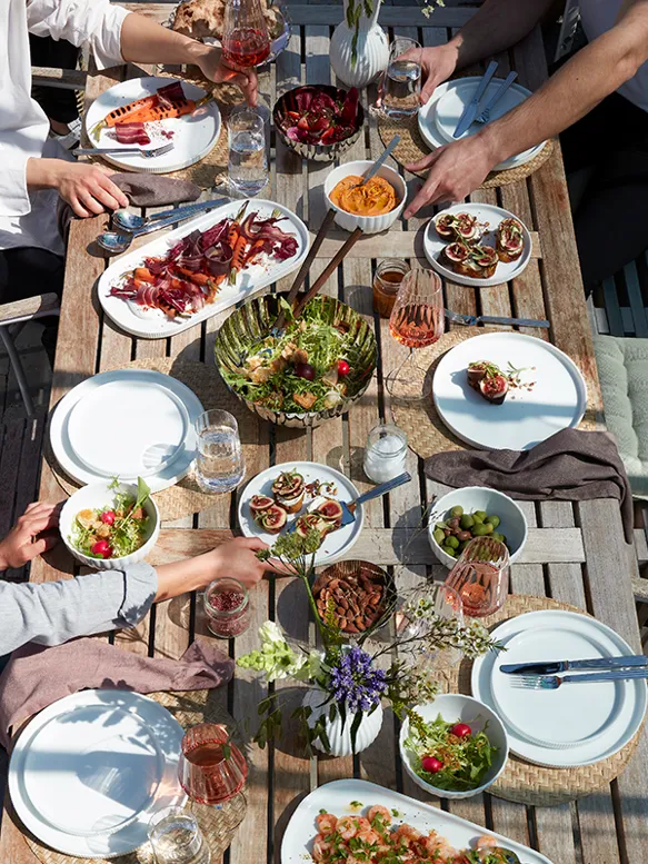 Social Dining 600X800px Bord