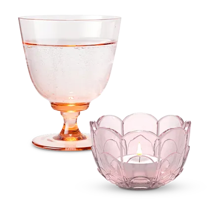 5706422108274 4344427 Holmegaard Fyrfadsstage Lily Cherry V1 Fritter 600X600px