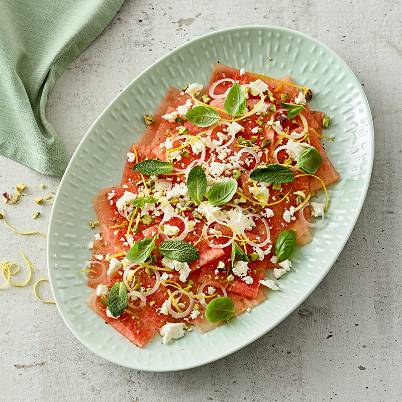 Vandmelon med feta, basilikum og pistacie