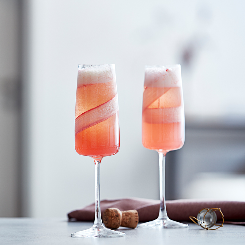 Rabarber-champagne cocktail