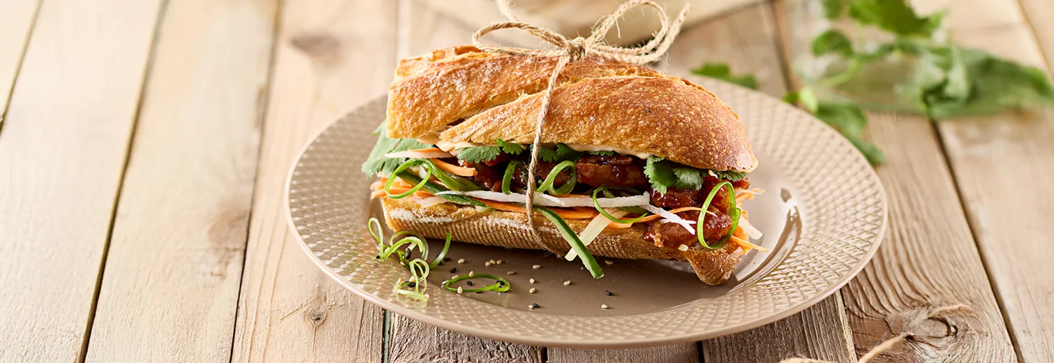 M 5711507018102 201810 Lyngby Rhombe Tallerken 1568X520px