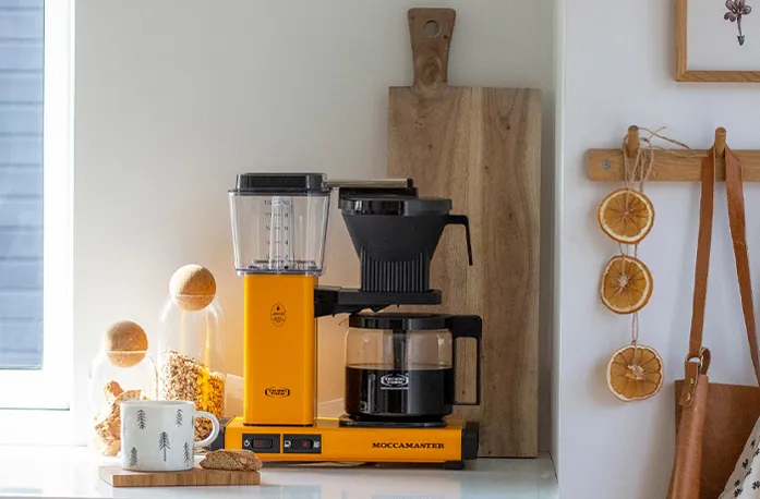 53620 Moccamaster Optio Yellow Pepper 1 700X460px