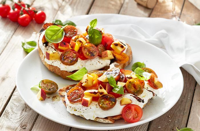 Bruschetta Burrata Cherrytomater Fersken 700X460px
