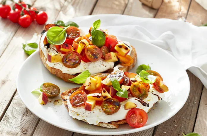 Bruschetta Burrata Cherrytomater Fersken 700X460px