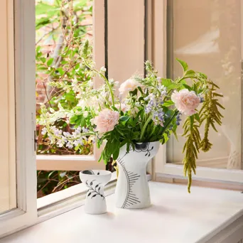 S1 2024 Line Extensions Black Fluted Mega Open Vase 11Cm Open Vase 19Cm 300Dpi (1)